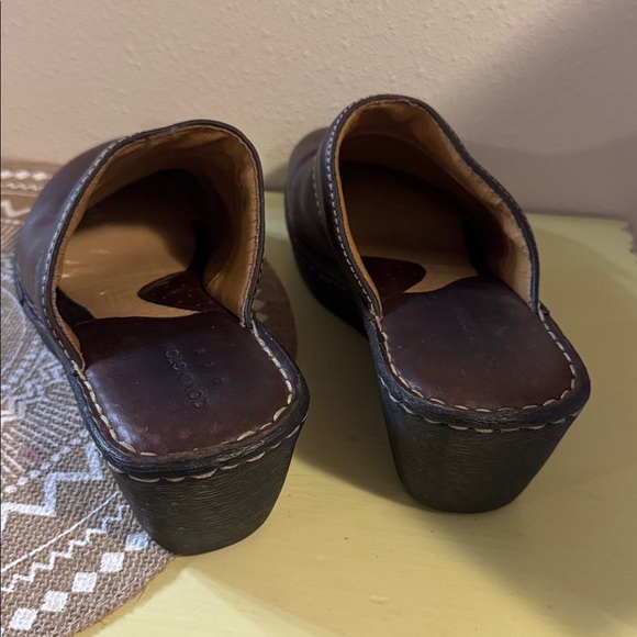 Leather Women's Clogs - Picture 4 of 9